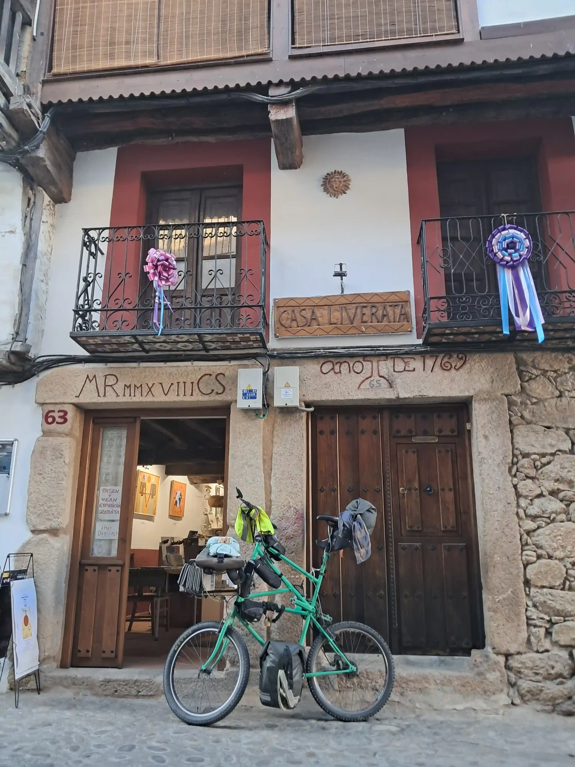 5 razones para visitar Casa Liverata en Villanueva de la Vera: Arte, Naturaleza y Tradición